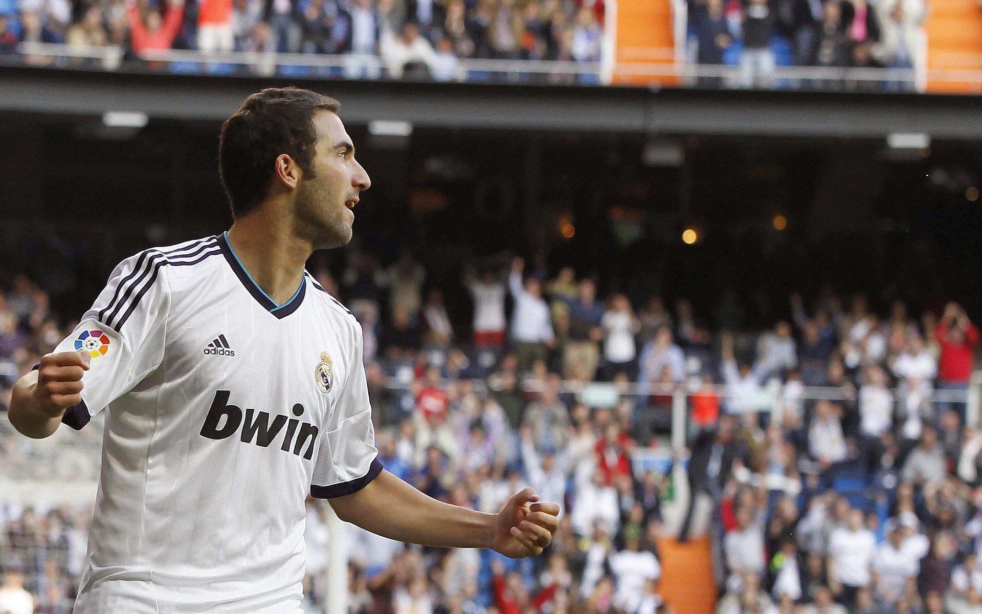 开云体育app-冰火对决，拉沃尔杯的脆弱悬念与温网炽热的统治力